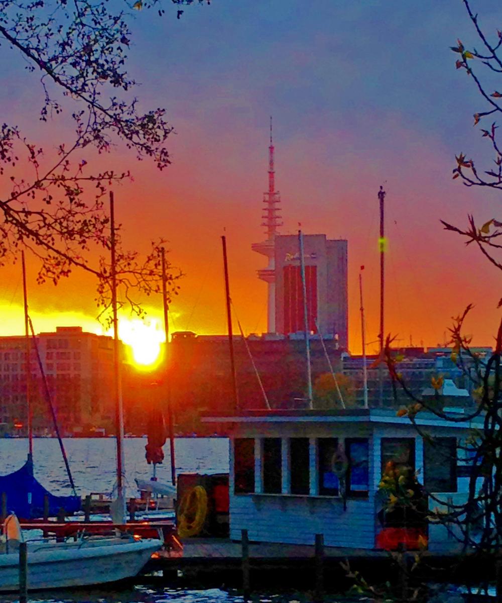 Sonnenuntergang an der Alster in Hamburg