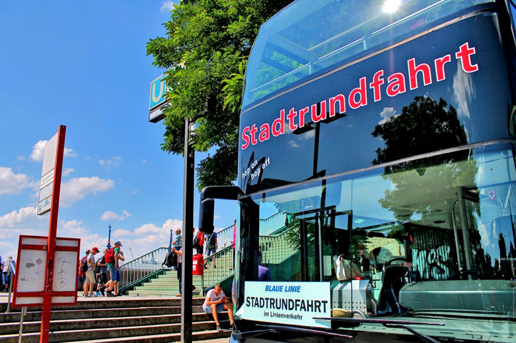 stadtrundfahrtbus hamburg mieten sightseeingkontor1