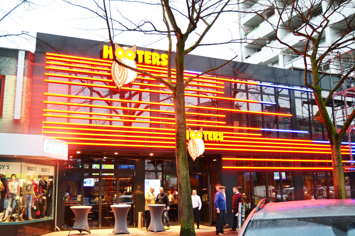 hooters reeperbahn essen sightseeing kontor