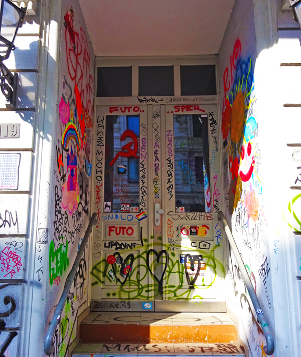 schanzentour graffiti hauseingang karoviertel