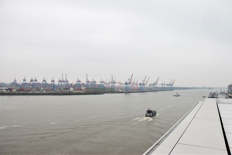 Hamburger Sehenswuerdigkeit Ausblick vom Dockland 2